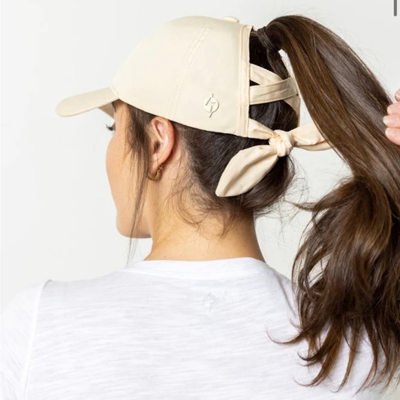 POPFLEX Accessories - Popflex ponytail hat! Warm beige colour (one size)